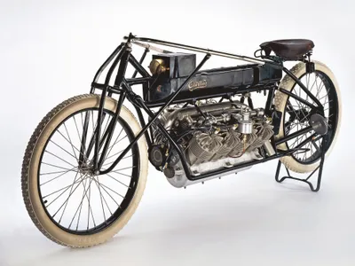 Designed in 1906, Glenn Curtiss&#39; first V-8 motorcycle required a longer, sturdier frame than any previous bike to support the massive weight of the engine.