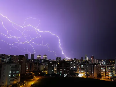 The tiny device generates electricity from the air in a way that resembles how clouds make the electricity we see in lightning bolts.