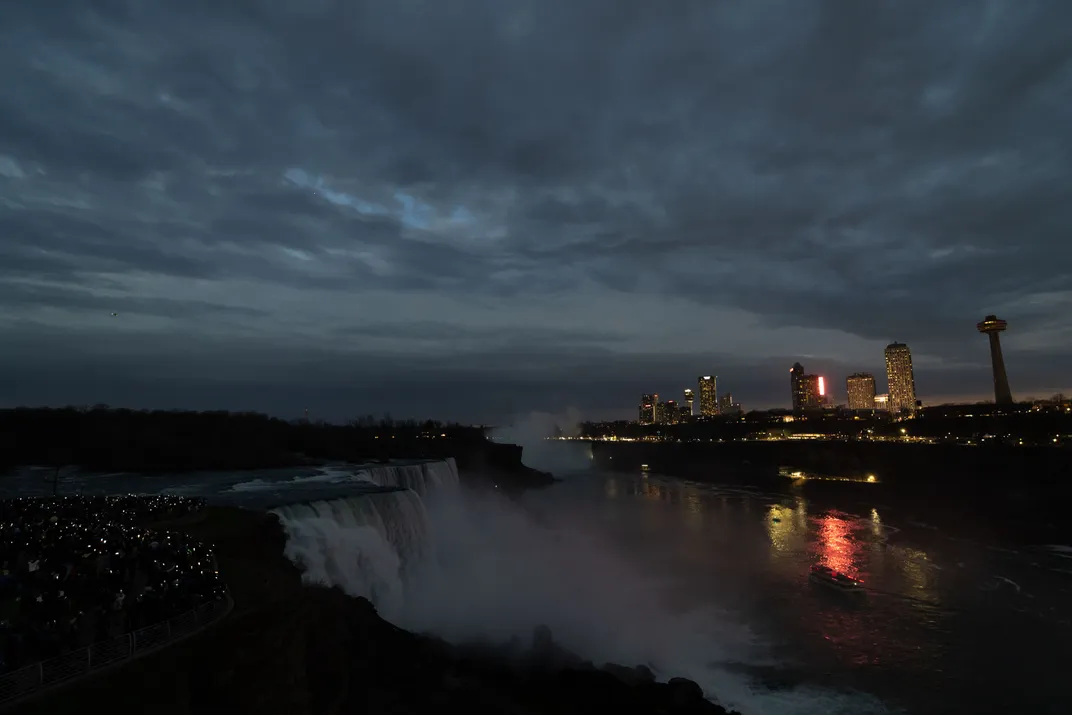 Darkness descends on NIagara Falls during solar eclipse