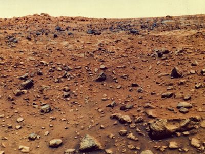 The first color photo of the Martian surface, taken in 1976 by the Viking 1 probe. To survive on Mars&#39; surface, astronauts will need oxygen, which only exists in trace amounts in the Martian atmosphere.