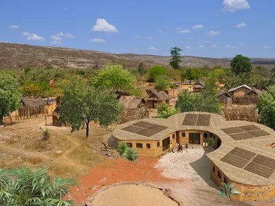 Because of their honeycomb shape, the huts can fit together like a beehive, expanding to fit growing needs.